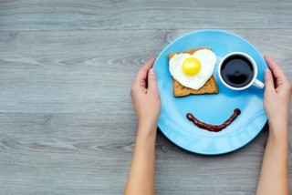 Diyetteki Sevgiliye Yumurtalı Kahvaltı Sürprizi