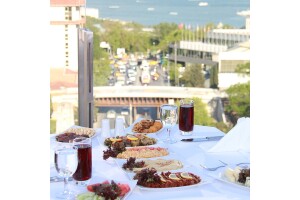 Taksim Point Hotel'de Zengin ve Leziz Boğaz Manzaralı İftar Menüleri