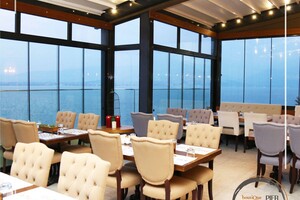 Konak Pasaport Pier Hotel Deniz Manzarası Eşliğinde Açık Büfe Kahvaltı