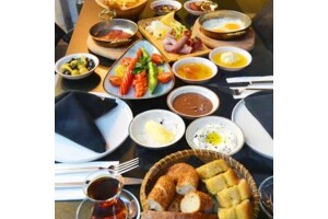 Nişantaşı Zigana Restoran'da Çift Kişilik Enfes Serpme Kahvaltı